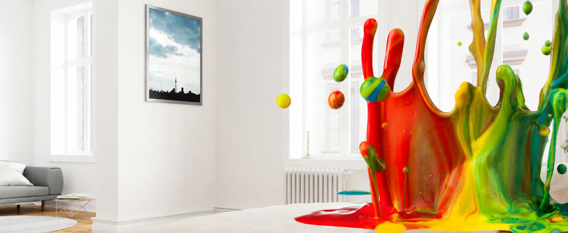 Heller Altbau-Wohnraum mit kräftigem Farbspritzer – Wohnraumgestaltung Lörrach